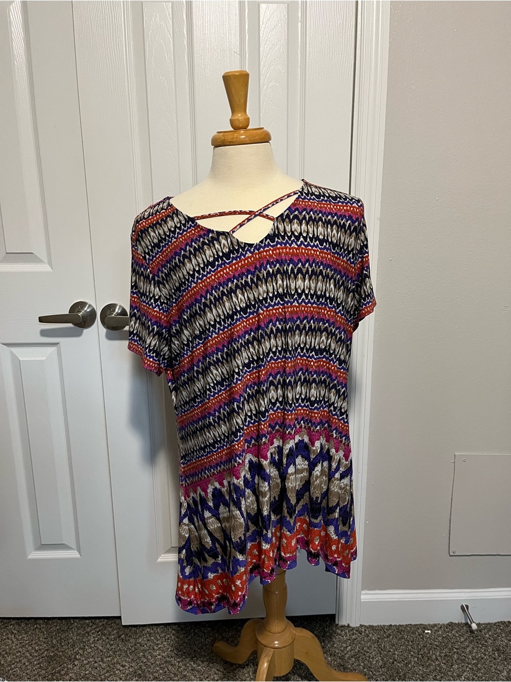Women's Short Sleeve Striped Pattern Tunic Top
